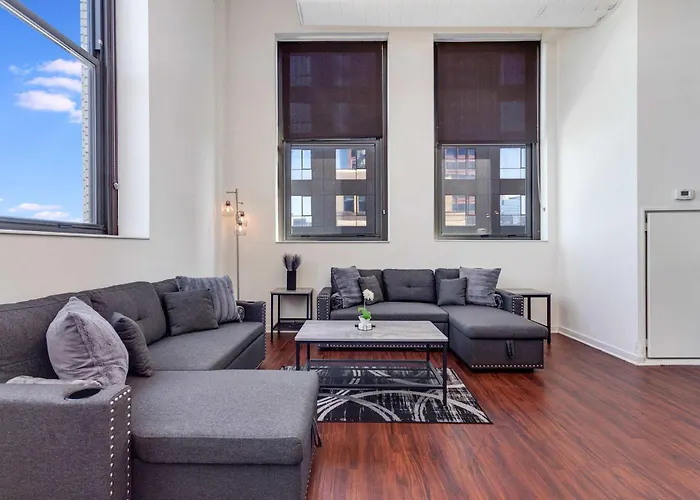 Downtown With Free In & Out Parking-2 Apartment Chicago