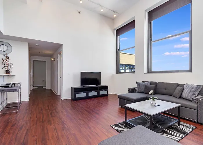 Downtown With Free In & Out Parking-2 Apartment Chicago