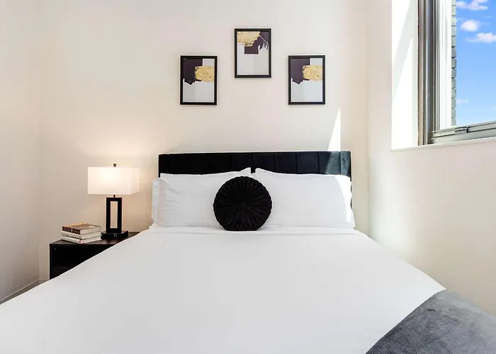 Downtown With Free In & Out Parking-2 * Chicago