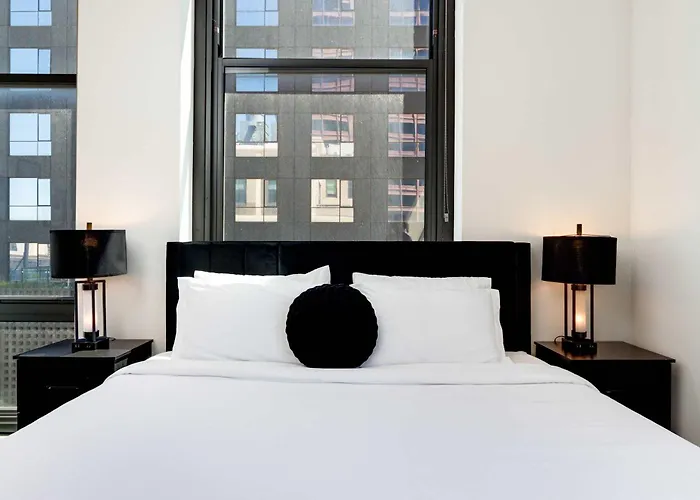 Downtown With Free In & Out Parking-2 Apartment